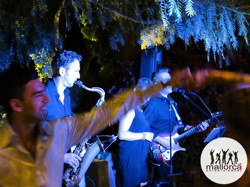 BAND DELUXE / LIVE-BAND & LIVE-DEEJAY